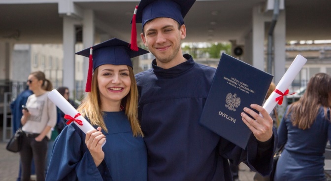 Absolwenci WSIiZ odebrali dyplomy - graduacja 2016