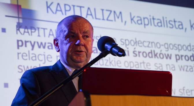 Profesor Witold Kwaśnicki podczas wykładu w Wyższej Szkole Informatyki i Zarządzania w Rzeszowie
